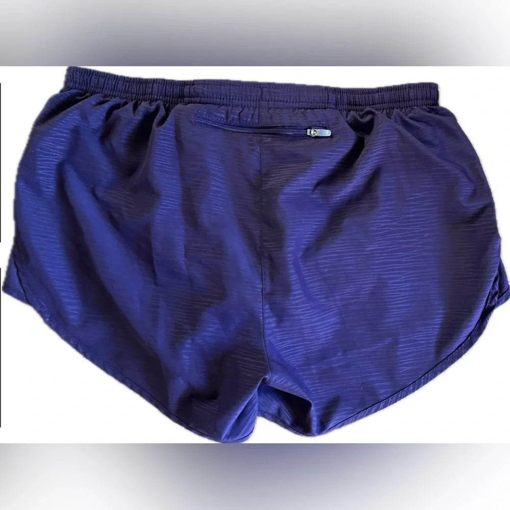 Nike Athletic Shorts Lightweight, back pocket. Excellent condition. Size M